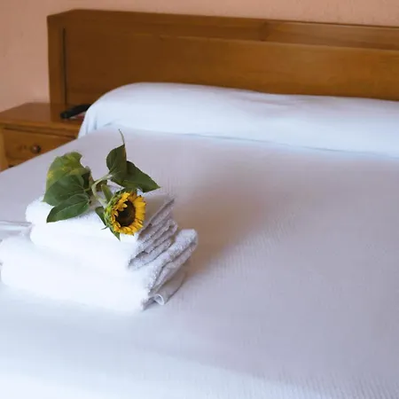 Vintage Mercedes Hotel 3*