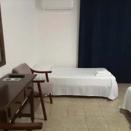 Vintage Mercedes Hotel 3*