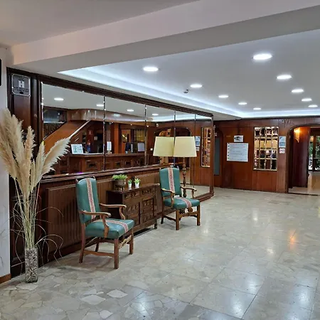 Vintage Mercedes Hotel 3*