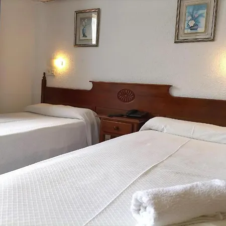 Vintage Mercedes Hotel 3*